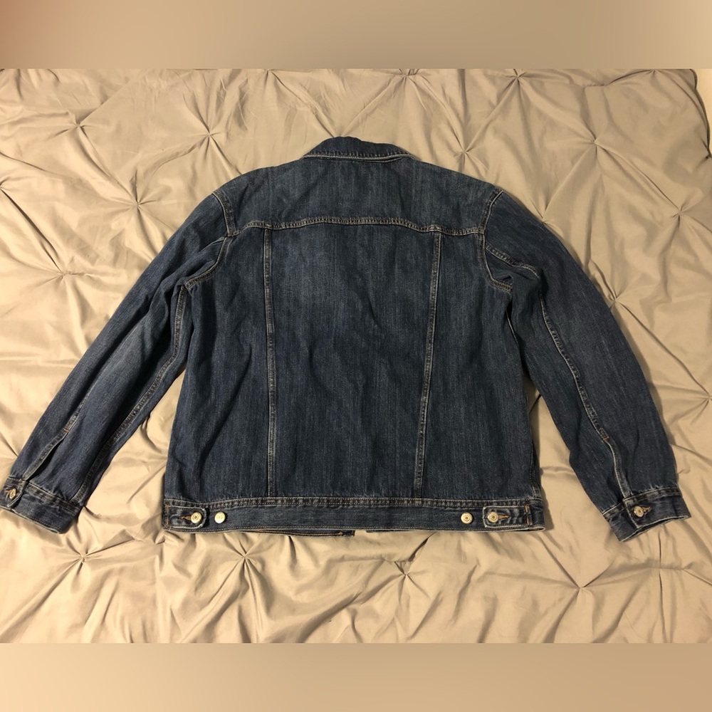 Old Navy women’s denim jean jacket size large tall boyfriend fit. EUC